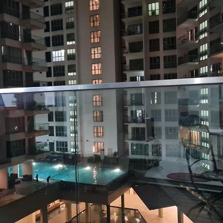 Hostel At Regalia Sky Pool Куала-Лумпур Екстер'єр фото