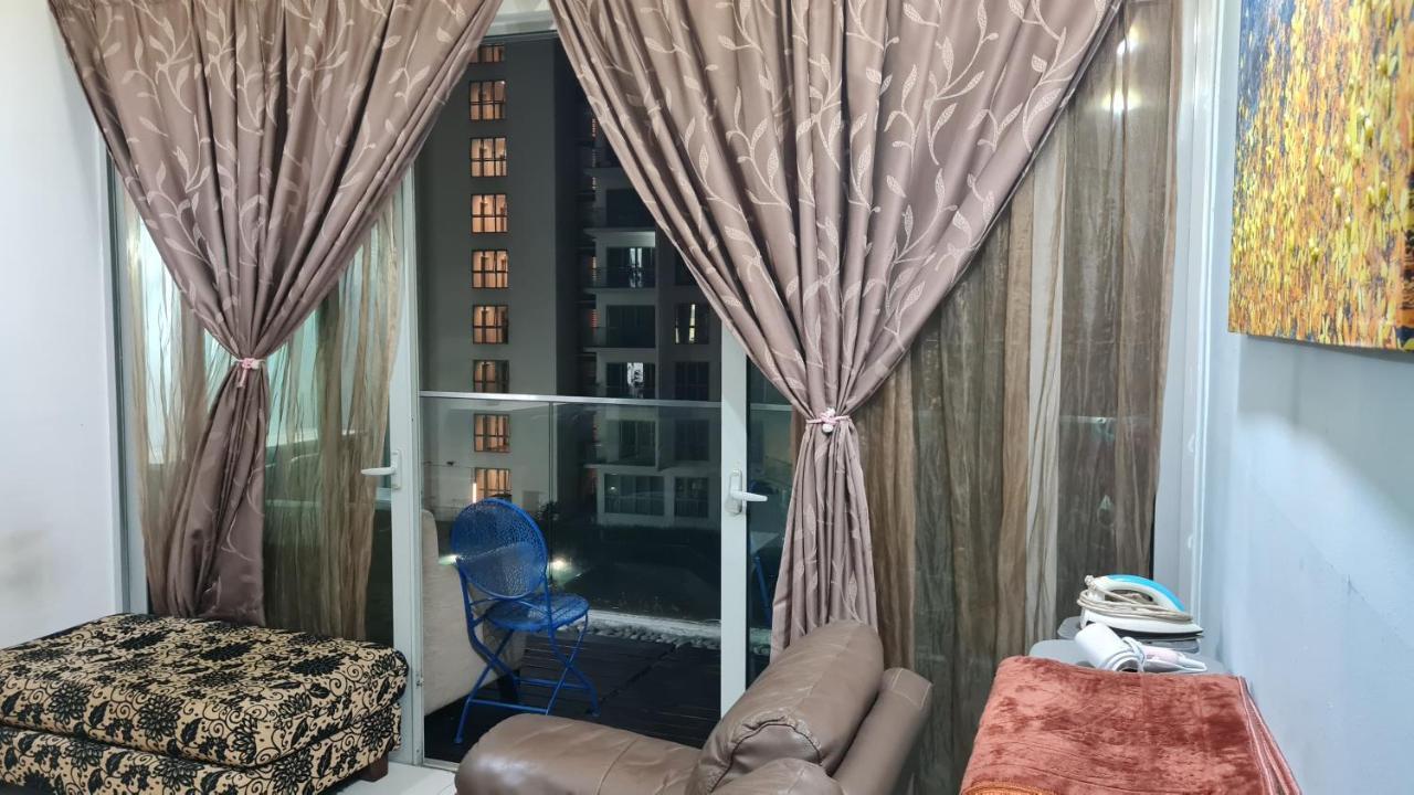 Hostel At Regalia Sky Pool Куала-Лумпур Екстер'єр фото